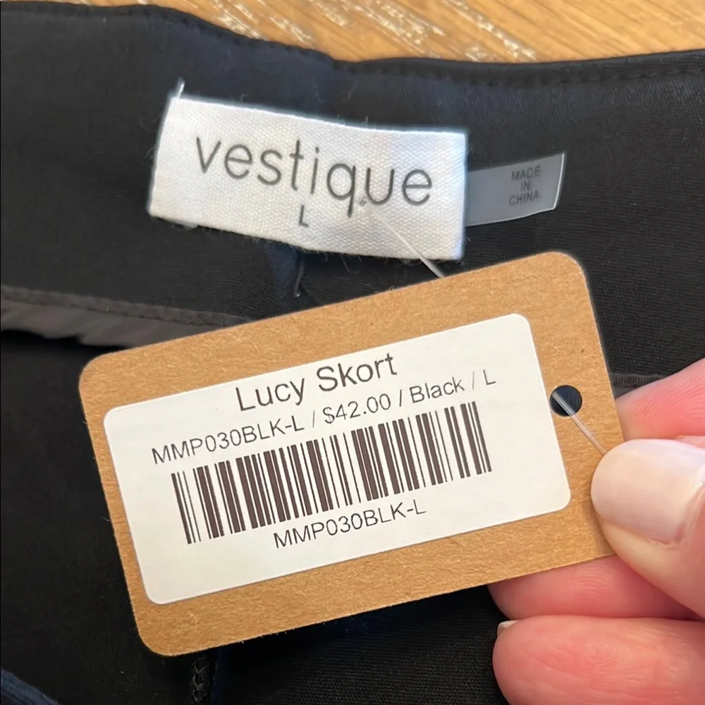 Vestique Black Skorts with Ruffled Detail‎